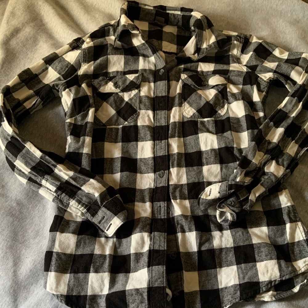 Super cute black & white Eddie Bauer buttoned down shirt size: S